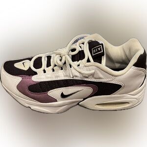 Nike Air Max TriAx Sneakers Women’s 8.5 White Burgundy Ash